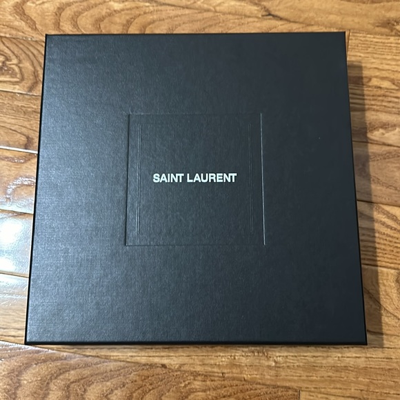 Saint Laurent Tote - Picture 5 of 5